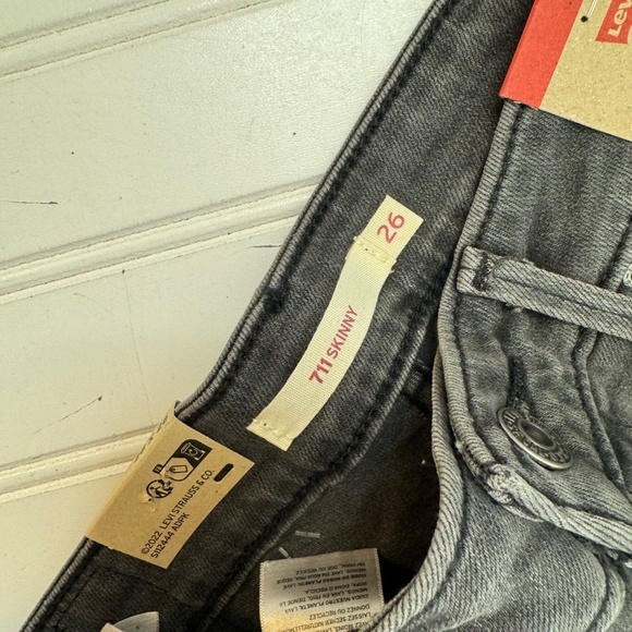NEW Levi's 711 Skinny Jeans W26 L28 - Picture 7 of 8